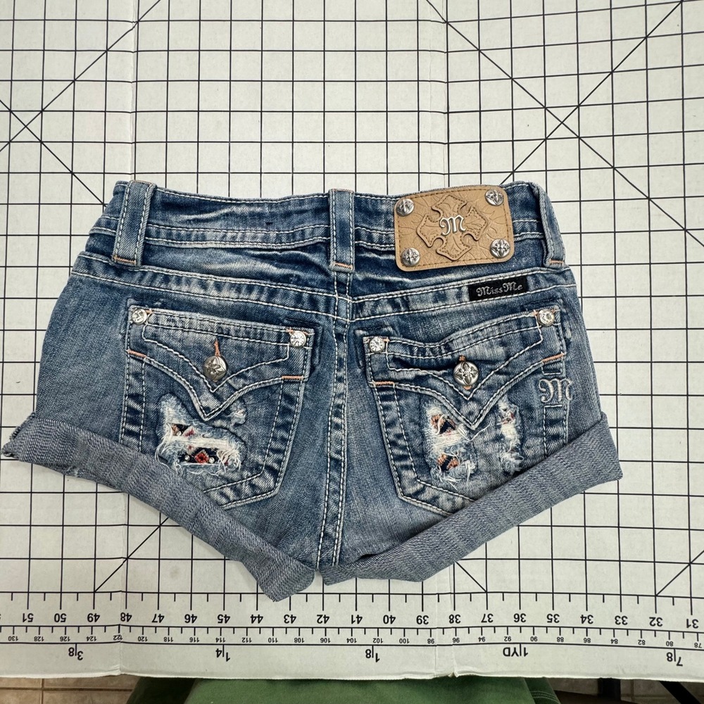 Miss Me Mid Rise Bermuda Distressed Cuffed Denim Shorts Rhinestone Size 25